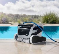 Dolphin Explorer E70 Poolside 2