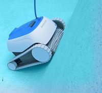 Dolphin Proteus DX3 Underwater Wall Cleaning 3