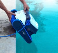 Dolphin S300 Poolside Cleaning Robot 8