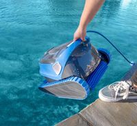 Dolphin S400 Poolside Cleaning Robot 8