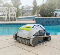 Dolphin T25 Poolside 2